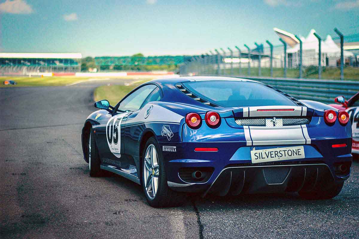 New Ferrari 488 GTB Hits 341 KM/H on Street F1