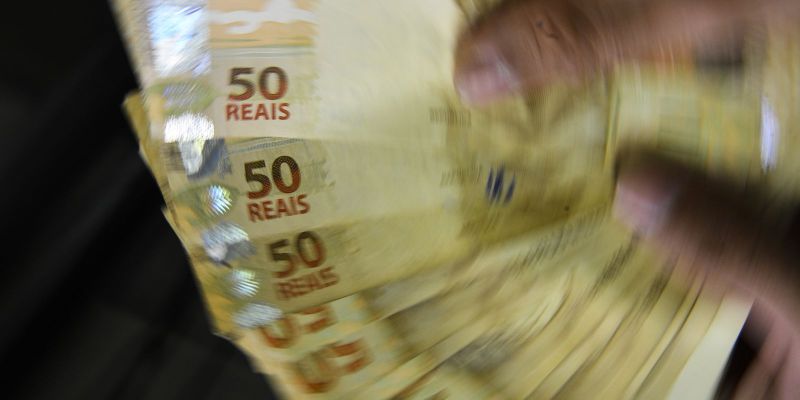  Salário mínimo de R$ 1.320 entra em vigor nesta segunda