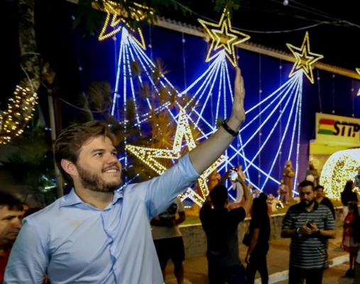 Prefeito Bruno aciona as luzes da decoração natalina da STTP