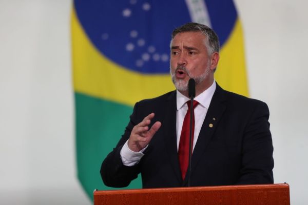 Paulo Pimenta chama ministros para analisar dados de aprovação do governo Lula