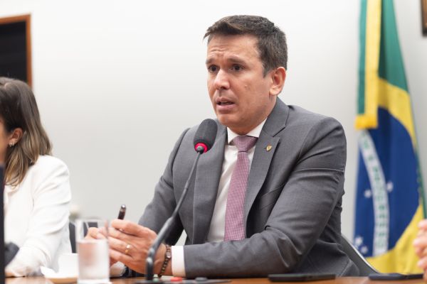 Governo não espera Arthur Lira submisso, mas cumpridor de acordos, diz líder do PSB