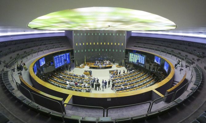 Câmara cancela votações e enforca a semana em meio às festas de São João