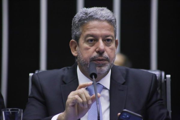 Lira quer debater reforma tributária nesta quarta para concluir votação até sexta