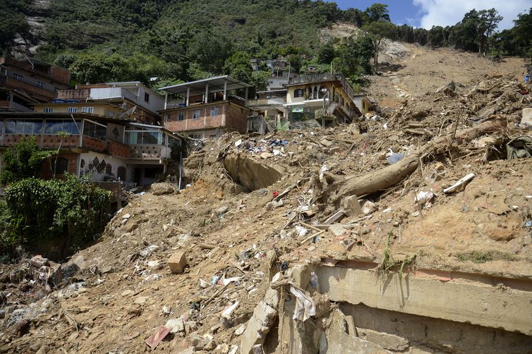 Morro da Oficina, em Petrópolis local mais atingido pela enchente há um mês