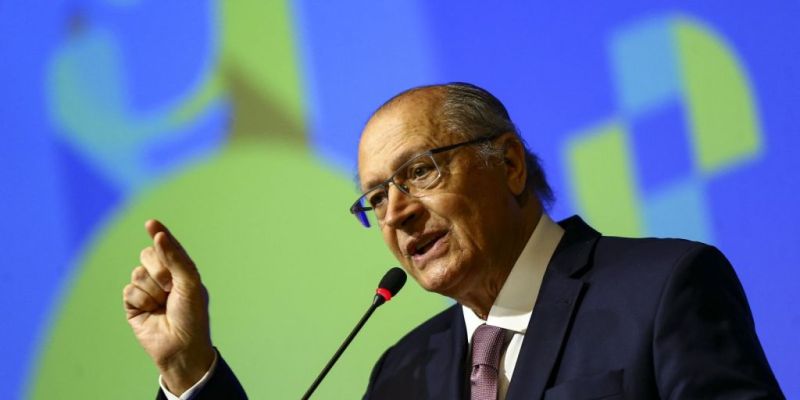 Brasil ficou caro antes de ficar rico, diz Alckmin