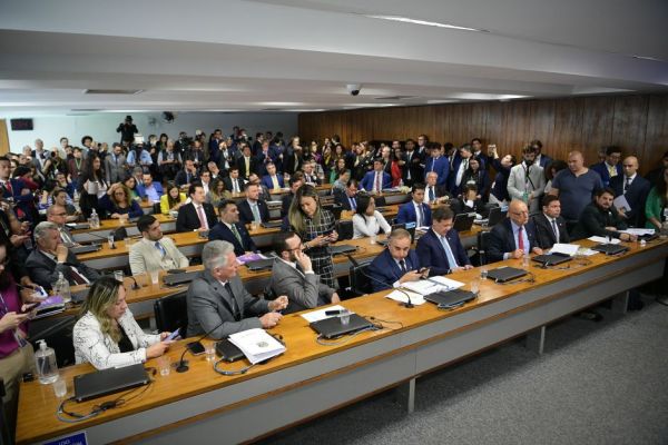 CPMI define plano de trabalho nesta semana e pode aprovar convite a Bolsonaro e aliados