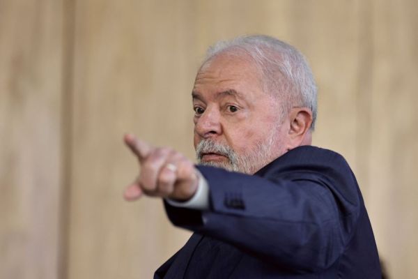 Brasil vive inédita experiência de divisão de poder