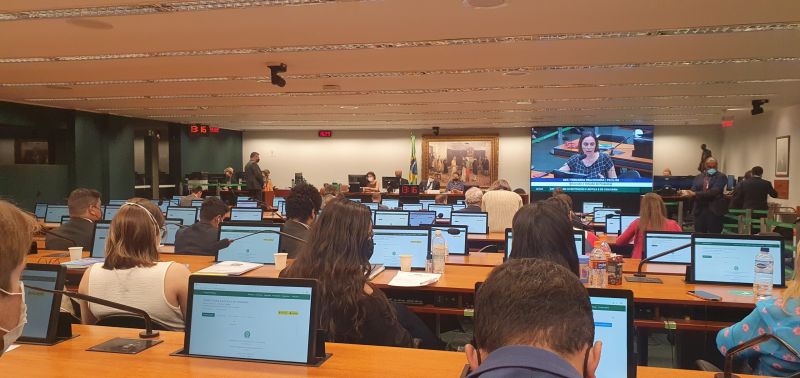 Comissão adia votação de projeto que propõe prender usuários de drogas