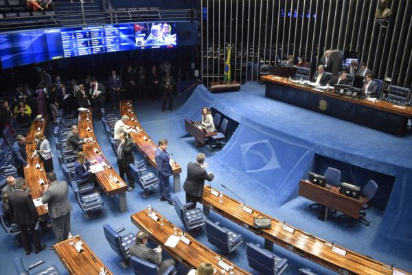 Senado aprova arcabouço fiscal; texto volta para a Câmara