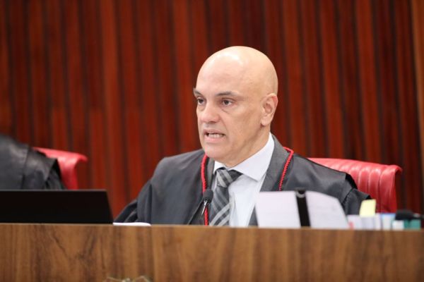 Brasileiros que hostilizaram Moraes no exterior poderão ser processados no Brasil, dizem especialistas