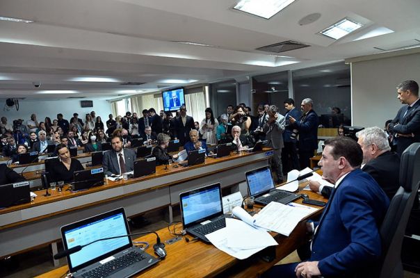 Desoneração da folha de pagamento vai a comissão do Senado na terça