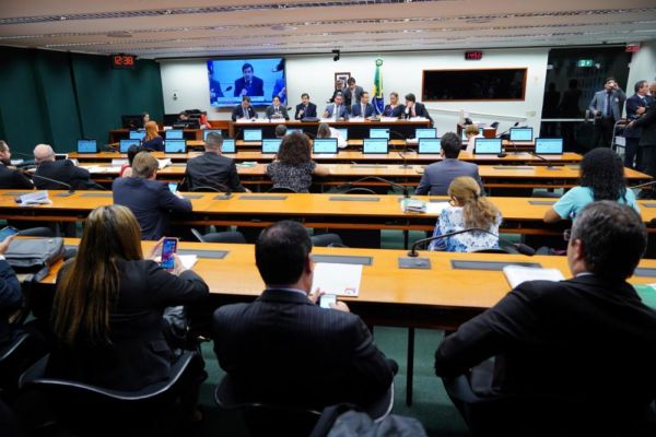 Piso salarial da assistência social passa no primeiro teste da Câmara