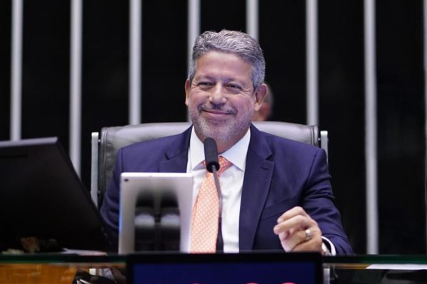 Lira libera votação remota na semana de feriado