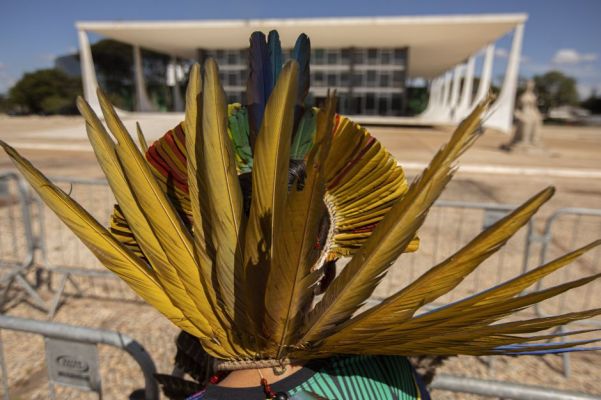 Moraes vota contra marco temporal de terras indígenas, e Mendonça suspende julgamento