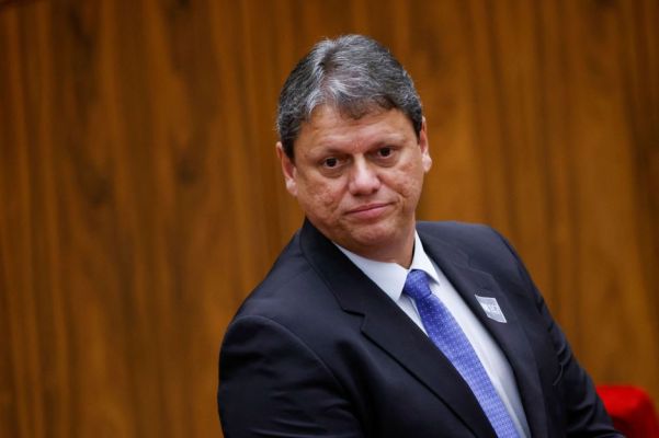 Reforma política é fundamental para o desenvolvimento do Brasil, diz Tarcísio de Freitas em fórum em Lisboa