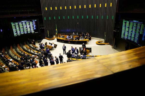 Câmara aprova projeto que torna crime discriminar políticos