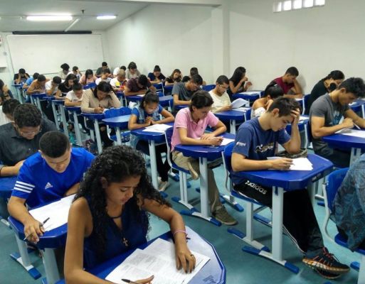 Projeto cria bolsa para estudantes do ensino médio de baixa renda