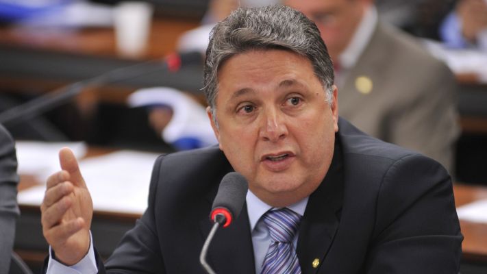 Garotinho, ex-governador do RJ, tem alta do hospital e tratará pneumonia em casa