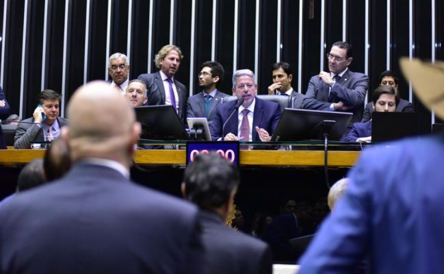 De férias marcadas, Lira quer iniciar votação do Carf nesta quinta