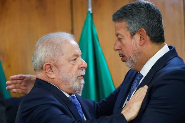 Lira ouve líderes e é chamado para reunião com Lula nesta sexta (21)