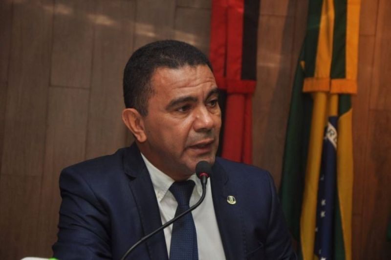 Luciano Breno se abstém de votação sobre audiência pública para minorias LGBT e justifica posição Luciano Breno se abstém de votação sobre audiência pública para minorias LGBT e justifica posição