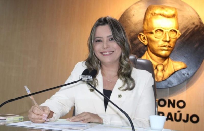 Sancionada lei de Waléria Assunção que obriga pet shops e clínicas a denunciarem maus-tratos a animais