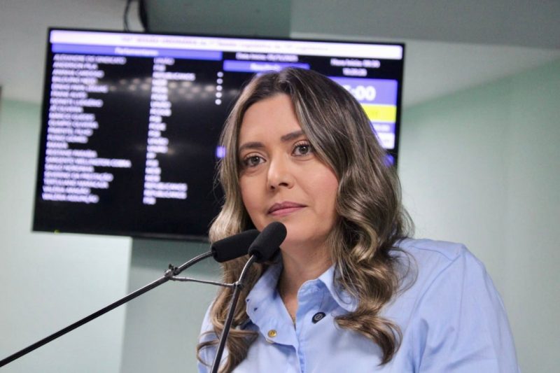 Projeto de Waléria Assunção vira lei e estabelece regras para a condução responsável de cães